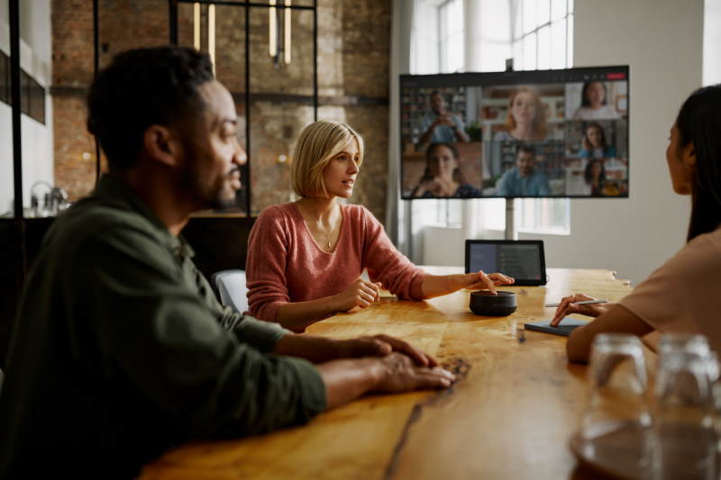 Sennheiser TeamConnect Intelligent Speaker Product shot InUse 7